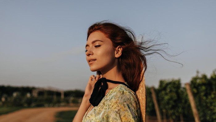 5 Cara Mengenali Orang yang Terlihat Kuat tapi Sebenarnya Sensitif