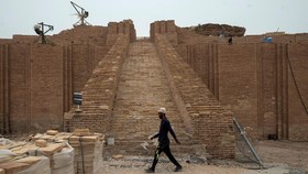 FOTO: Kuil Ziggurat Agung di Irak, Rumah Dewa Bulan di Puncak Piramida