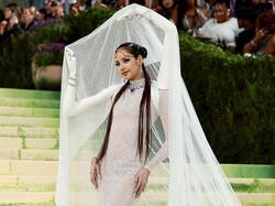Video: Sederet Gaya Nyentrik Artis di Met Gala 2026