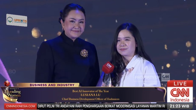 Lusiana Lu, Chief Business Development Officer HashMicro, meraih penghargaan Best AI Innovator of the Year di CNN Indonesia Leading Women Awards 2026.