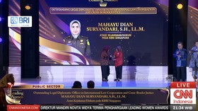 Mahayu Dian Suryandari Raih Penghargaan Leading Women Bidang Hukum