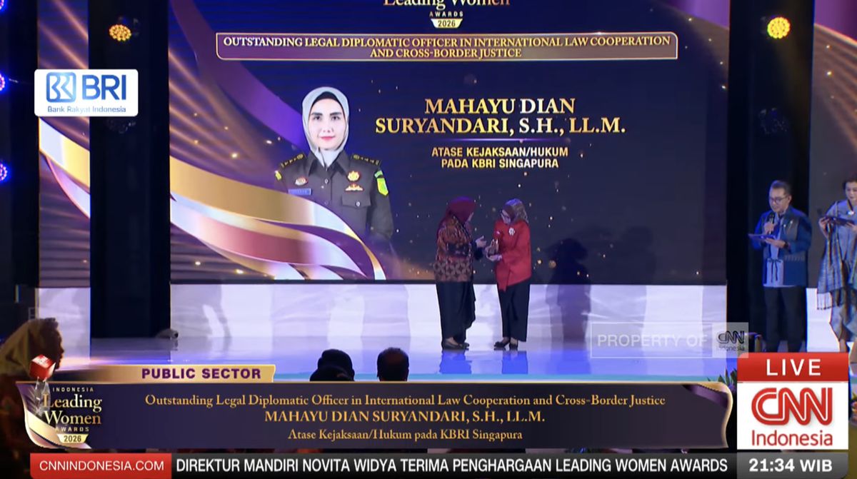 Mahayu Dian Suryandari Raih Penghargaan Leading Women Bidang Hukum