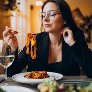 Catat! 8 Makanan yang Sebaiknya Dihindari di Siang Hari