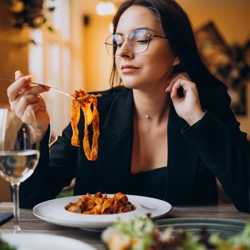 Catat! 8 Makanan yang Sebaiknya Dihindari di Siang Hari