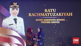 Ratu Rachmatuzakiyah Sabet Outstanding Leader in Economic Acceleration