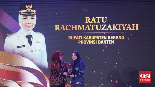 Bupati Serang Ratu Rachmatuzakiyah berhasil meraih penghargaan Outstanding Leader in Regional Economic Acceleration dalam ajang Leading Women Awards 2026.