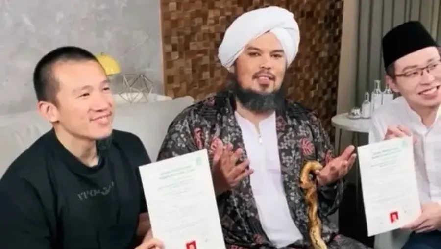 Momen Richard Lee Mualaf