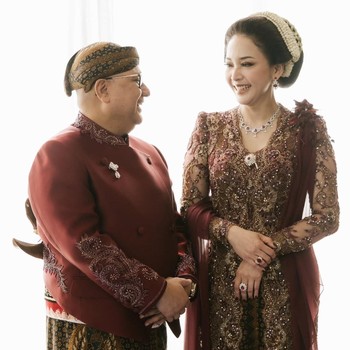 Deretan Gaya Maia Estianty di Pernikahan El Rumi, Elegan dan Selalu Curi Perhatian
