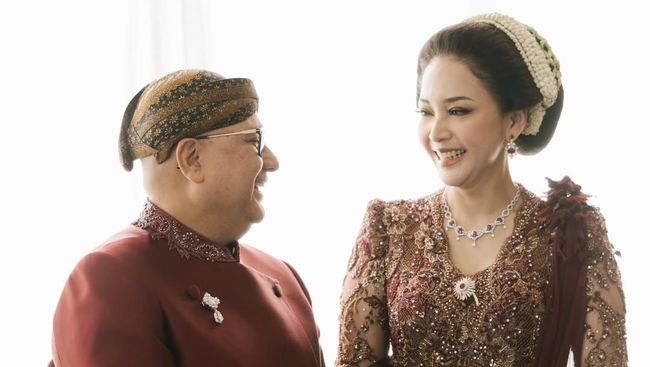 Deretan Gaya Maia Estianty di Pernikahan El Rumi