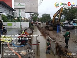 Gubernur Sulsel Kebut Pengerjaan Saluran Drainase Jalan Aroepala Makassar