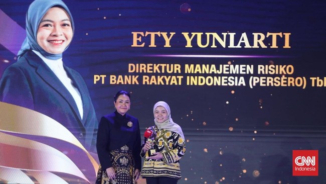 Direktur Manajemen Risiko BRI Ety Yuniarti menyabet penghargaan di ajang CNN Indonesia Leading Women Awards 2026 pada Selasa (5/5) malam.