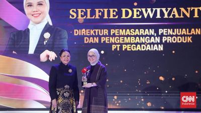 Direktur Pegadaian Selfie Raih Penghargaan Leading Women Awards
