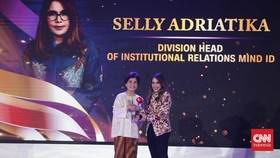 Selly Adriatika Raih Leading Woman in ESG & Public Affairs Leadership