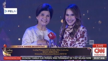 Selly Adriatika Raih Leading Woman in ESG dan Public Affairs Leadership