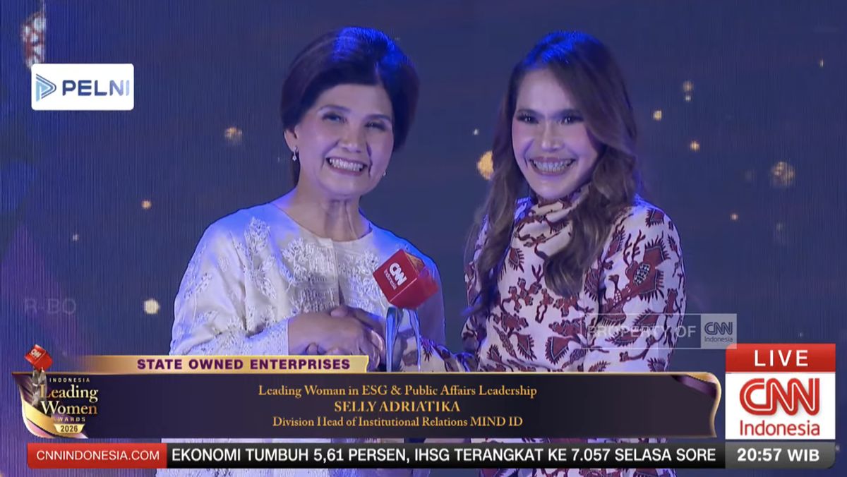 Selly Adriatika Raih Leading Woman in ESG dan Public Affairs Leadership