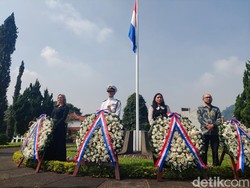 Pesan Damai dari Nisan Putih Ereveld Leuwigajah Cimahi