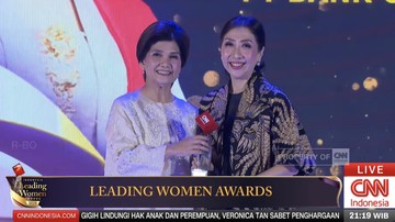 Direktur BCA Vera Eve Lim Raih Penghargaan di Leading Women Awards