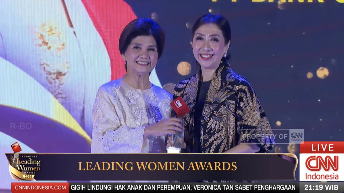 Direktur BCA Vera Eve Lim Raih Penghargaan di Leading Women Awards