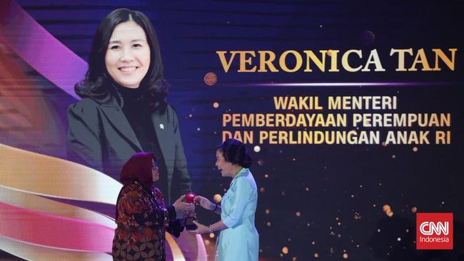 Wakil Menteri PPPA Veronica Tan meraih penghargaan Outstanding Leader in Advocating Child Protection and Collaborative Governance di Leading Women Awards 2026.