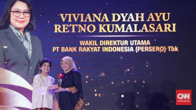 Wadirut BRI Viviana Dyah Ayu Retno Kumalasari meraih penghargaan di ajang CNN Indonesia Leading Women Awards 2026 pada Selasa (5/5).