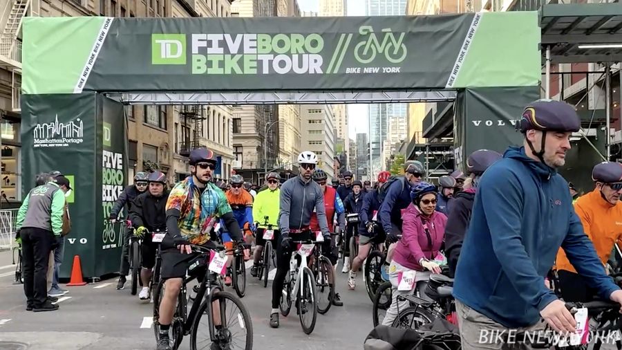 Wali Kota Zohran Mamdani mencetak sejarah dengan mengikuti secara penuh arena TD Five Boro Bike Tour pada Minggu (3/5/2026).