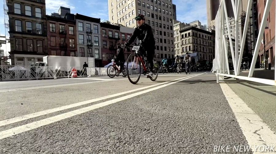 Wali Kota Zohran Mamdani mencetak sejarah dengan mengikuti secara penuh arena TD Five Boro Bike Tour pada Minggu (3/5/2026).