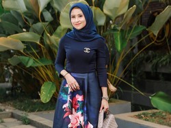Usai Cerai dari Seskab Teddy, 7 Potret Terbaru Wita Nidia dengan Suami Tentara
