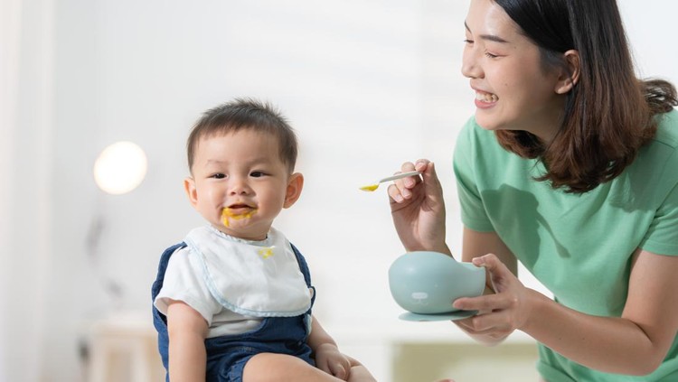 10 Resep Bubur Bayi 6 Bulan agar BB Naik Optimal dan Dukung Kecerdasan Si Kecil