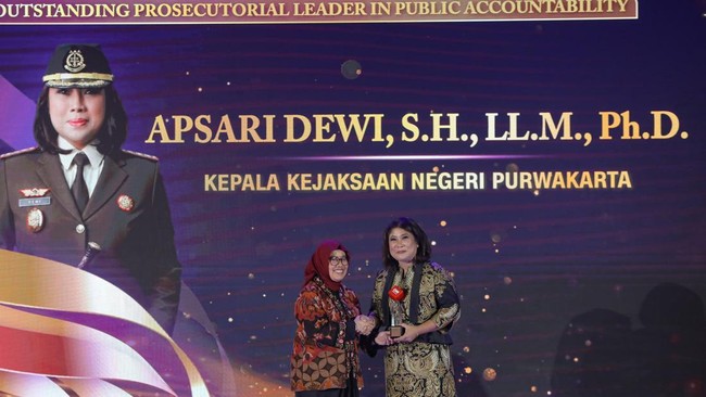Penghargaan itu mengapresiasi konsistensi Apsari Dewi dalam memperkuat pengawasan dana desa, sekaligus mendorong tata kelola pemerintahan yang lebih transparan.