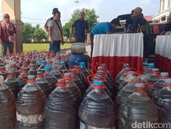 Penampakan BBM Ilegal Hasil Penggerebekan Penimbun di Tulung Klaten
