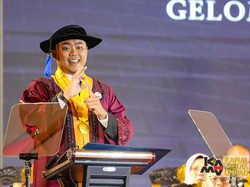 Cerita Hasbi, Wisudawan Tuli Unpad yang Terpilih Sampaikan Pidato Wakil Lulusan