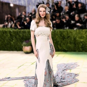 Dari Kanvas ke Karpet Merah, Gaun Hunter Schafer di Met Gala 2026 Terinspirasi Lukisan Gustav Klimt