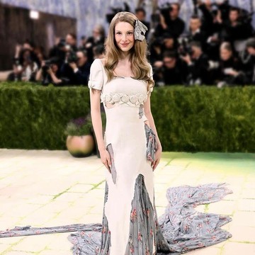 Dari Kanvas ke Karpet Merah, Gaun Hunter Schafer di Met Gala 2026 Terinspirasi Lukisan Gustav Klimt