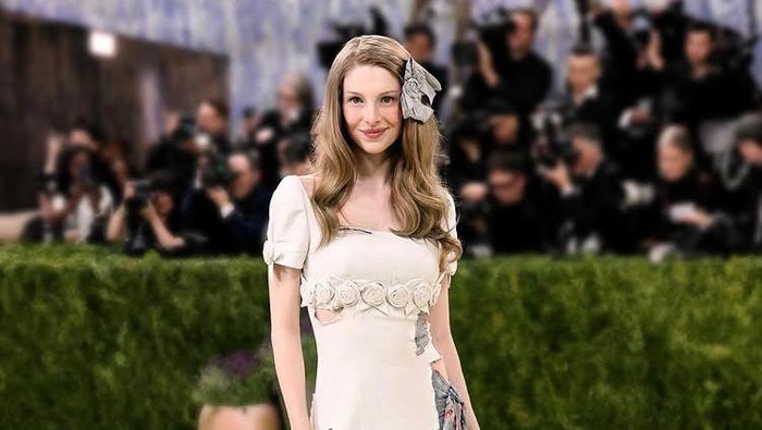 Dari Kanvas ke Karpet Merah, Gaun Hunter Schafer di Met Gala 2026 Terinspirasi Lukisan Gustav Klimt