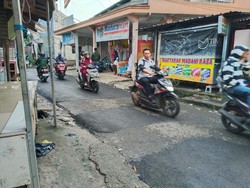 Jalan Rusak ke Stasiun Citayam Depok Mulai Diperbaiki