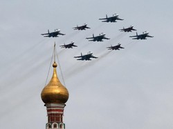 Video: Jet Tempur Rusia Warnai Parade Victory Day di Moskow