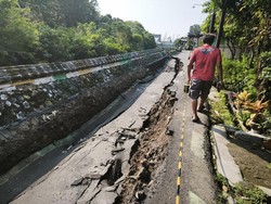 Talud Sungai Cilandak di Semarang Barat Ambles, Warga Khawatir Kebanjiran