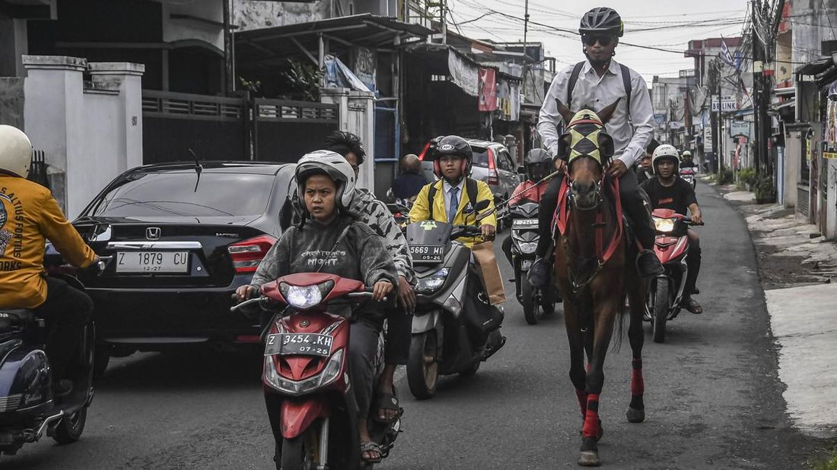 ASN Naik Kuda ke Kantor di Tasikmalaya Imbas Krisis Selat Hormuz 2026