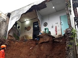Tergerus Longsor, Dinding Rumah Warga Bogor Jebol