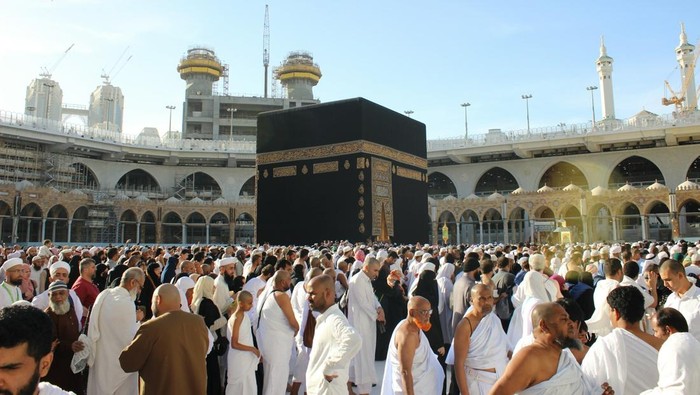 Mengenal Makna di Balik Pakaian Ihram