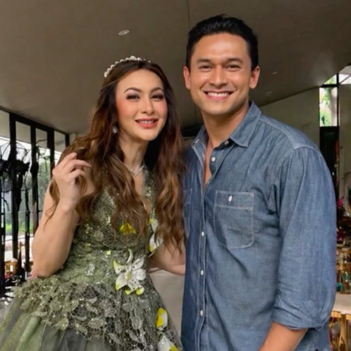 <p>Dalam unggahan tersebut, Indra juga menarik antusias penggemar dengan bertanya soal kemungkinan kembali membuat serial yang baru. &ldquo;Kalau kami bikin seris lagi, ceritanya gimana ya? Apakah harus kaya Jinny lagi?&rdquo; tulis Indra, dikutip dari laman Instagram <em>@indrabruggman,</em> Rabu (6/5/2026).&nbsp;(Foto: Instagram @indrabruggman)</p>