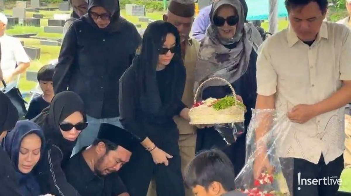 Pemakaman Ayah Bunga Zainal