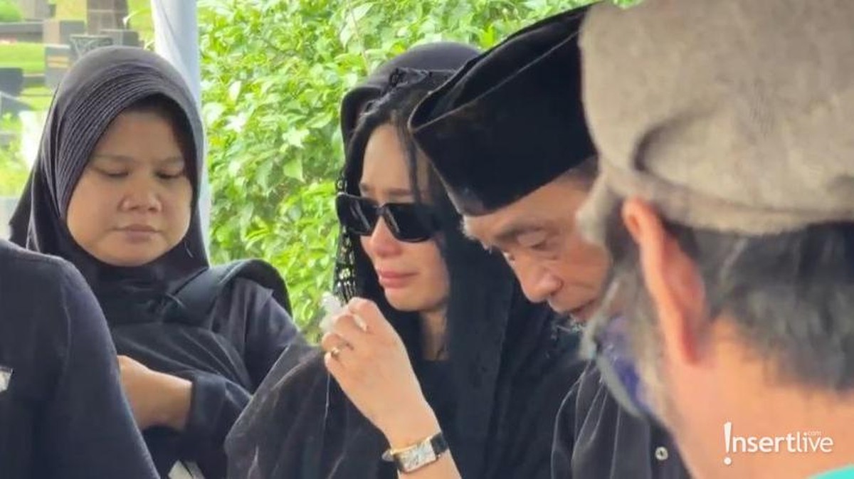 Pemakaman Ayah Bunga Zainal