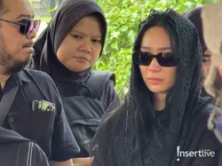 7 Momen Duka Bunga Zainal Menangis Tersedu-sedu Antar Ayah ke Peristirahatan Terakhir
