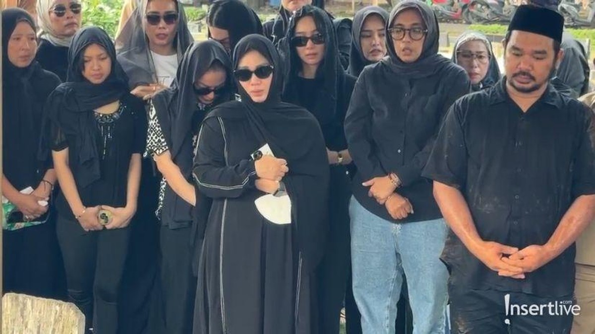 Pemakaman Ayah Bunga Zainal