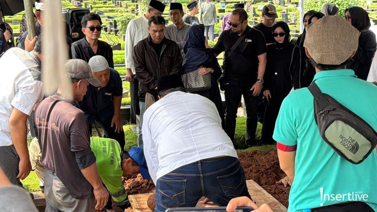 Pemakaman Ayah Bunga Zainal