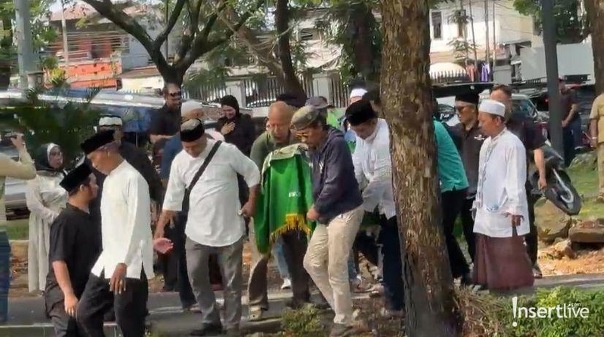 Pemakaman Ayah Bunga Zainal