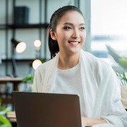 3 Ciri Perempuan yang Percaya Diri dengan Aura Penuh Keyakinan