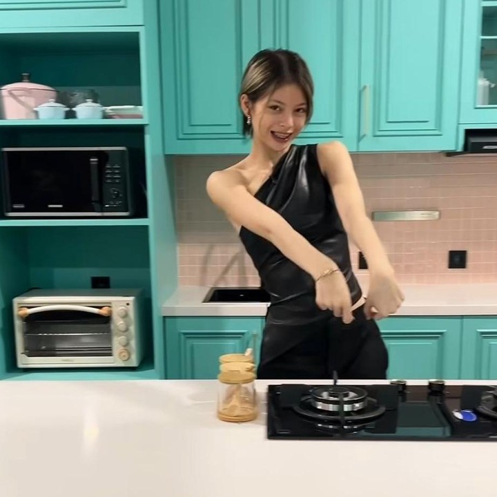 Potret Kitchen Studio Nada Tarina Putri, Keren Dilengkapi dengan ...