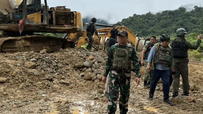 Satgas PKH Sita 10 Alat Berat dan 1 Kapal Keruk di Tambang Emas Ilegal Nabire Seluas 200 Hektare